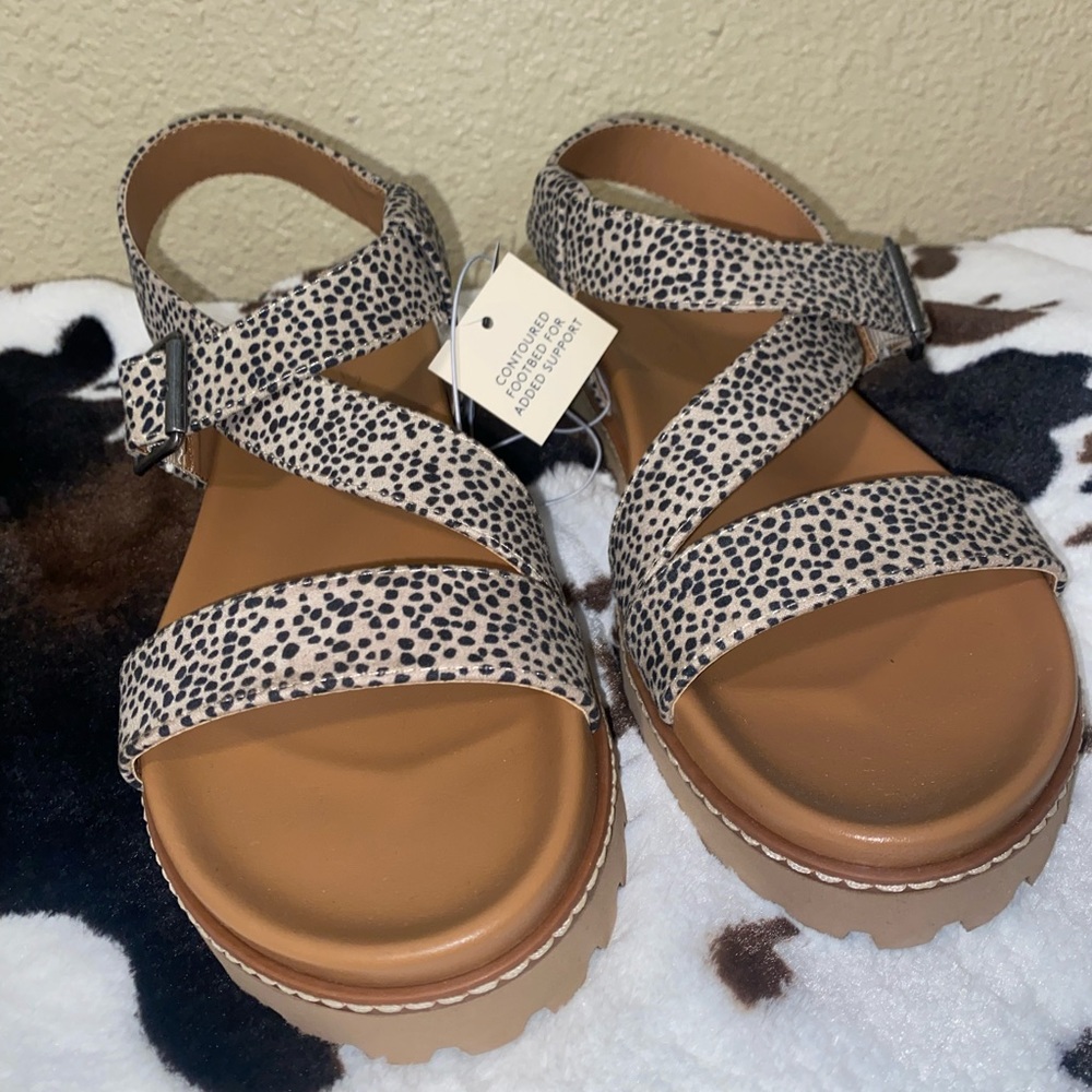 new with tags! womens cheetah strappy sandals!